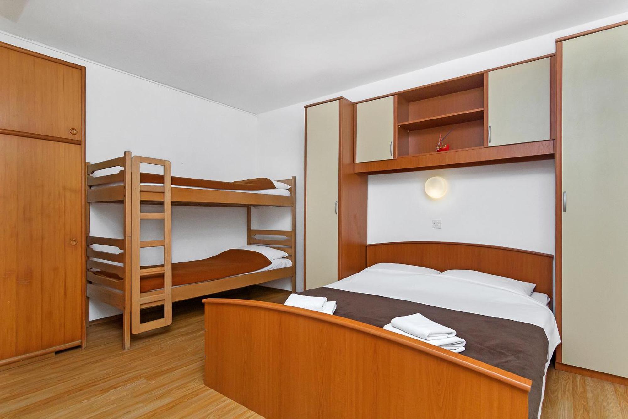 Apartmani Cico Gdinj Exteriör bild