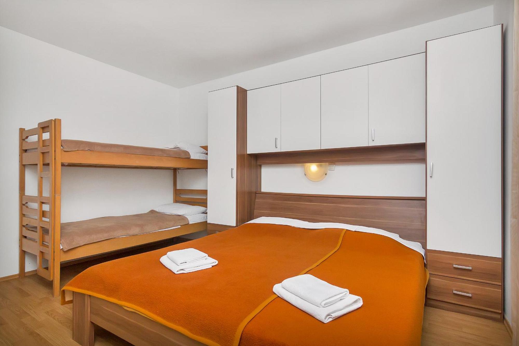 Apartmani Cico Gdinj Exteriör bild