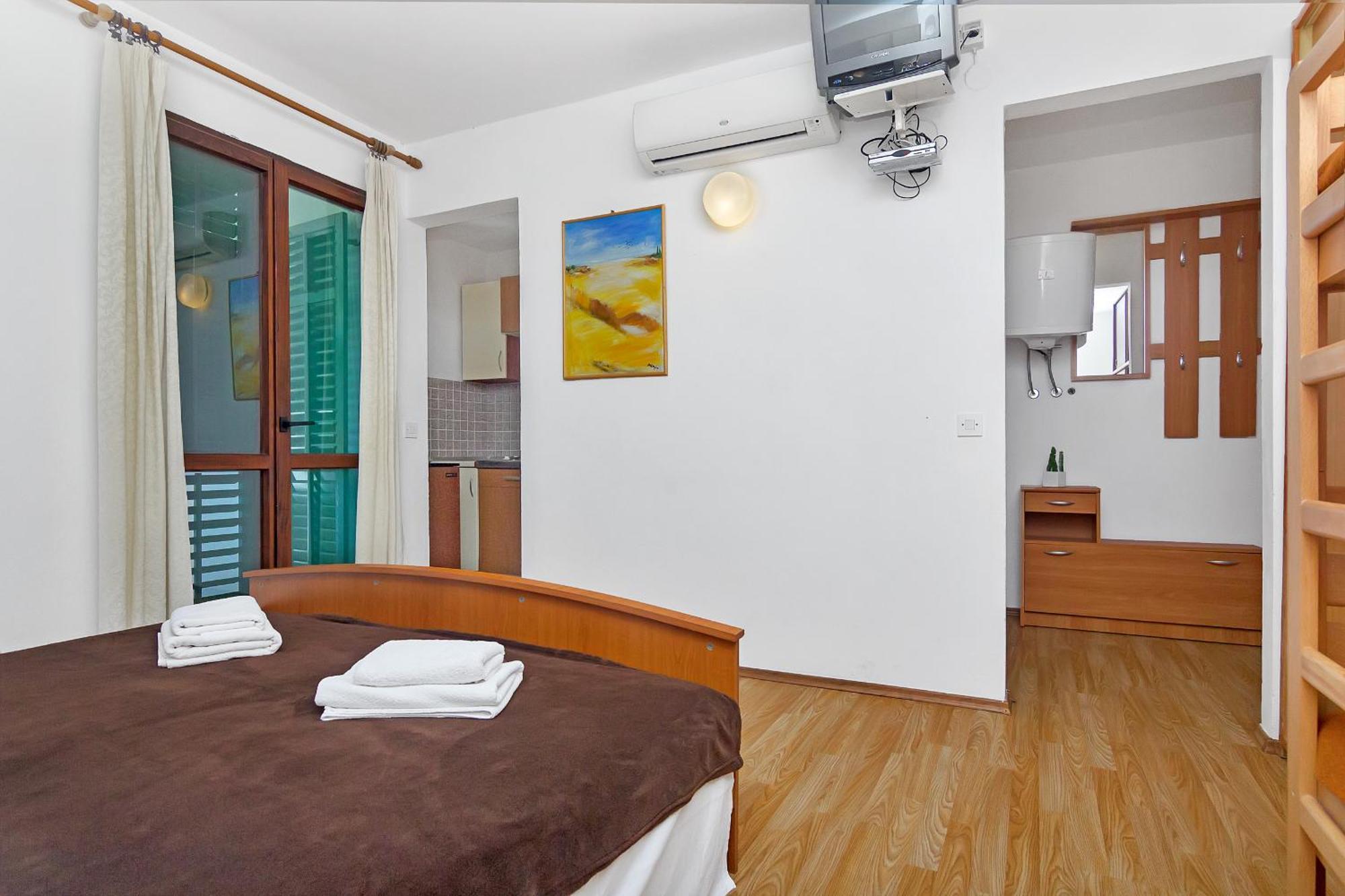 Apartmani Cico Gdinj Exteriör bild