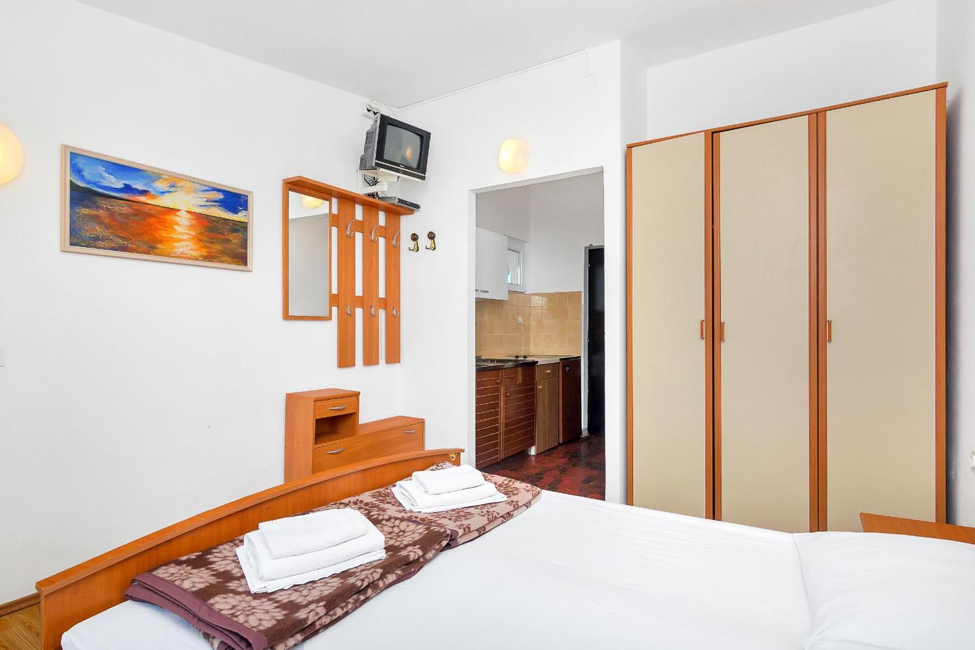 Apartmani Cico Gdinj Exteriör bild