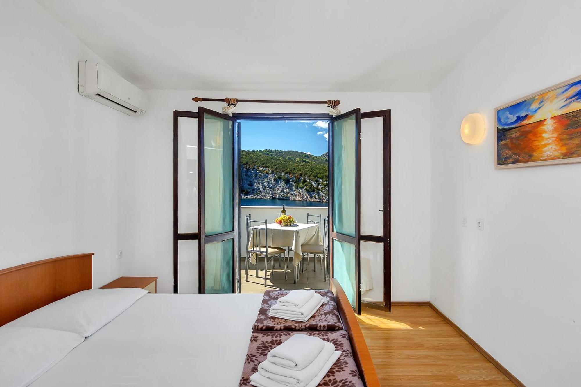 Apartmani Cico Gdinj Exteriör bild