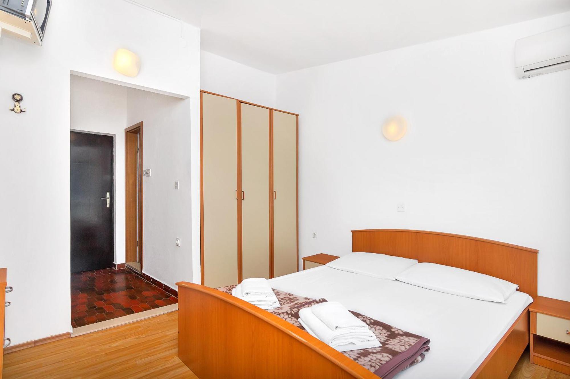 Apartmani Cico Gdinj Exteriör bild