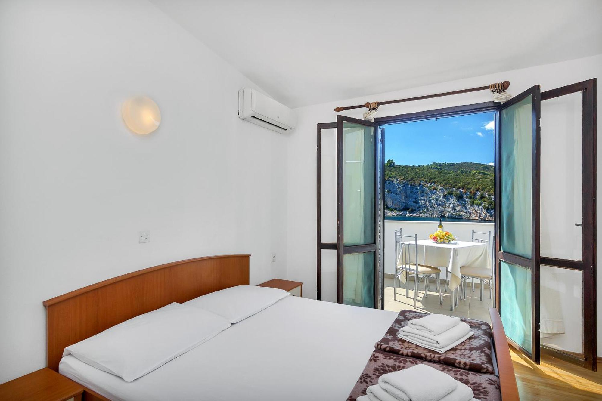 Apartmani Cico Gdinj Exteriör bild