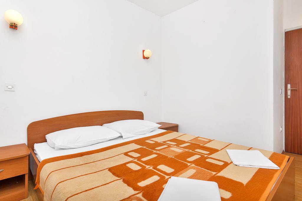 Apartmani Cico Gdinj Exteriör bild