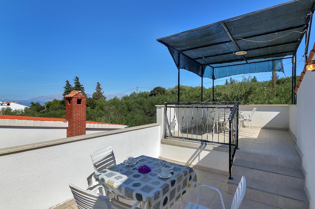 Apartmani Cico Gdinj Exteriör bild