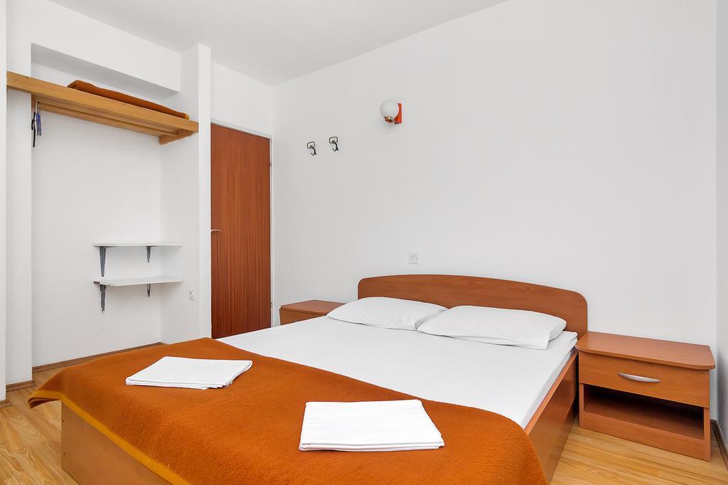 Apartmani Cico Gdinj Exteriör bild