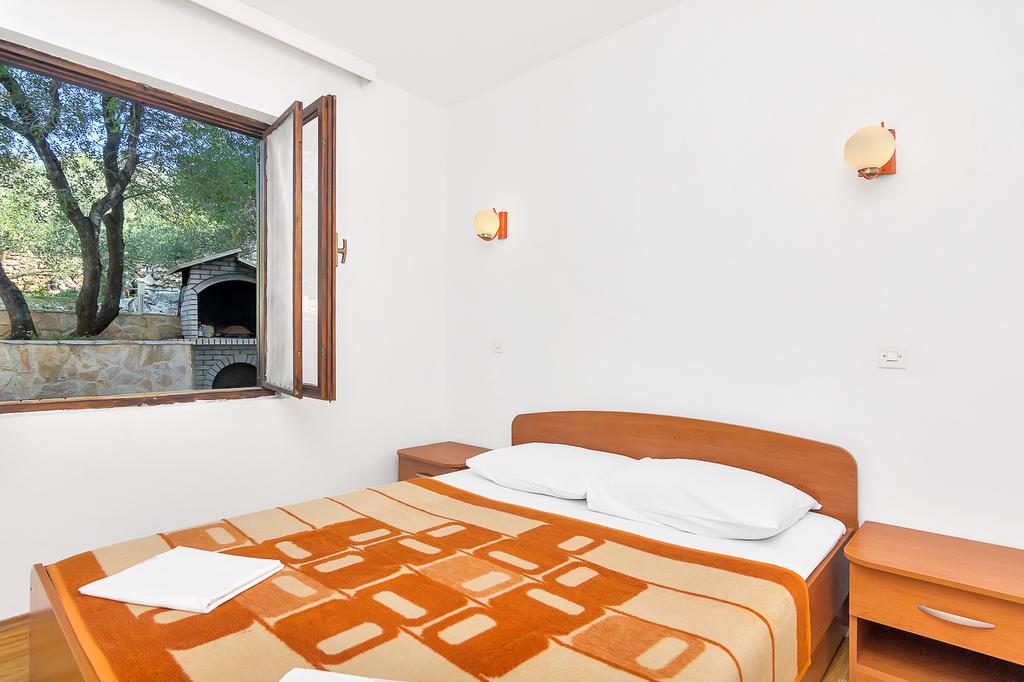 Apartmani Cico Gdinj Exteriör bild