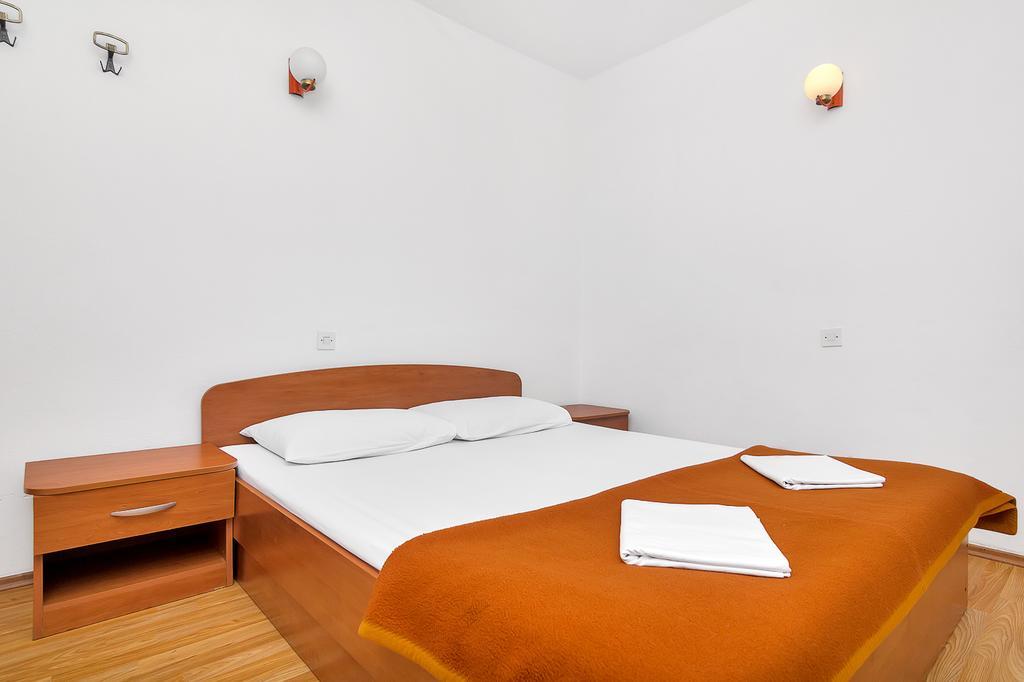 Apartmani Cico Gdinj Exteriör bild