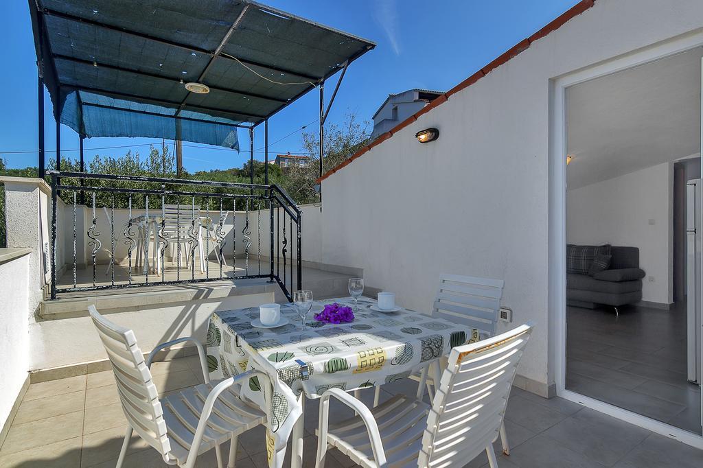 Apartmani Cico Gdinj Exteriör bild