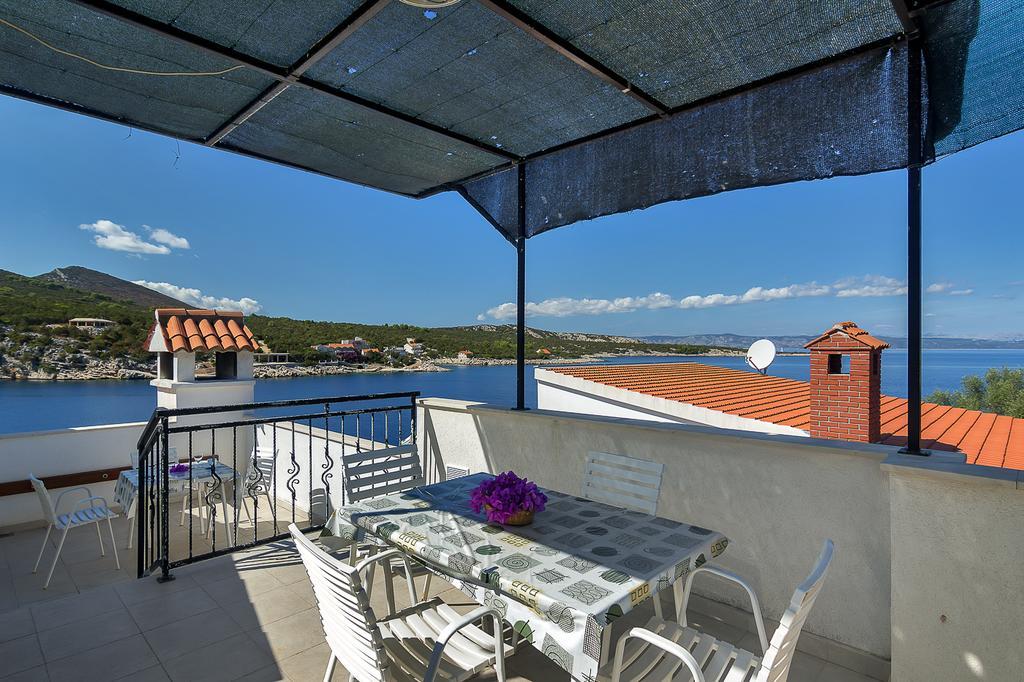 Apartmani Cico Gdinj Exteriör bild
