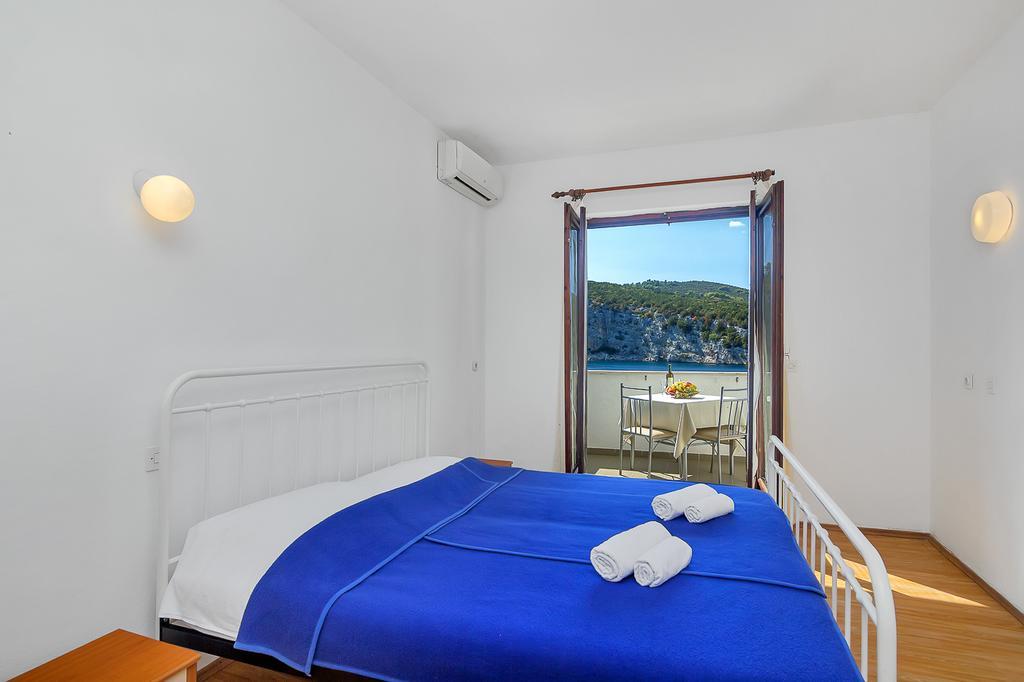 Apartmani Cico Gdinj Exteriör bild