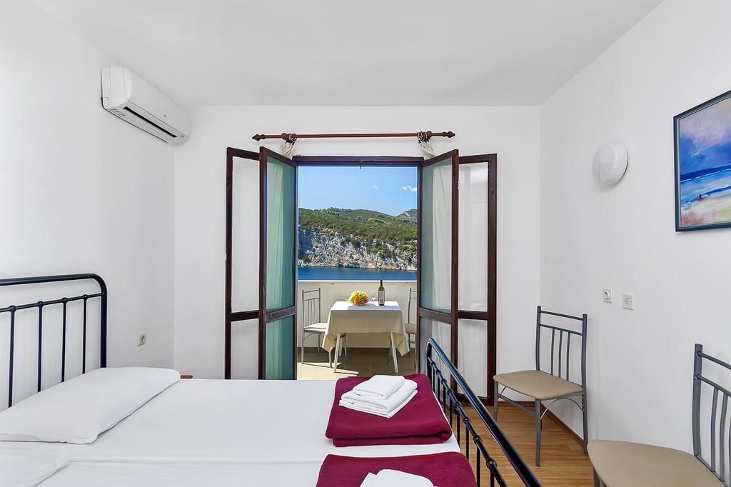 Apartmani Cico Gdinj Exteriör bild