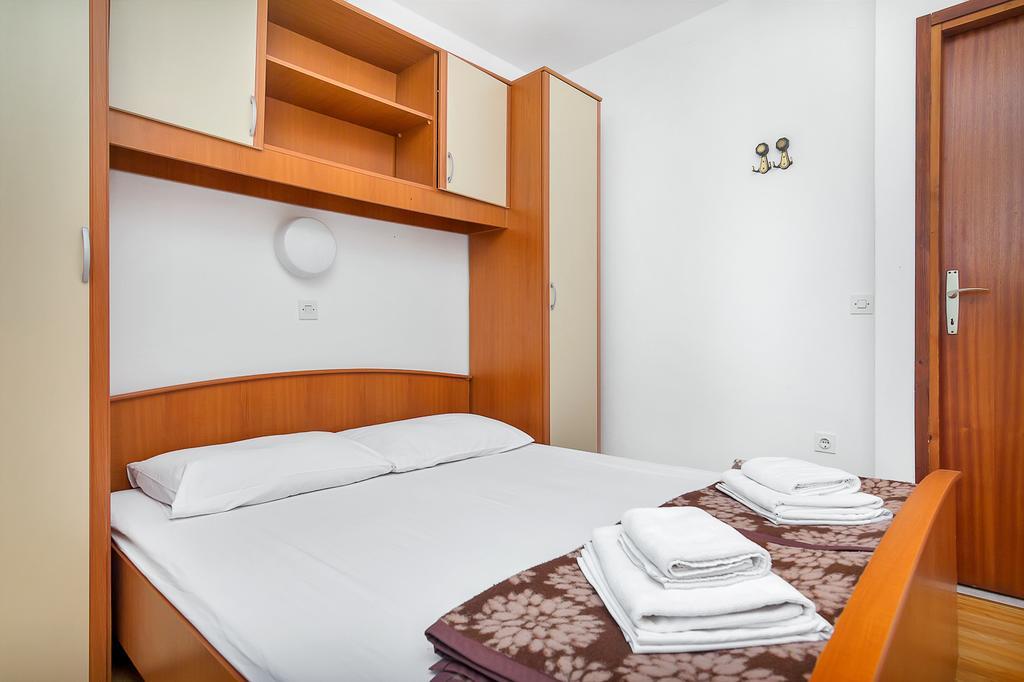Apartmani Cico Gdinj Exteriör bild