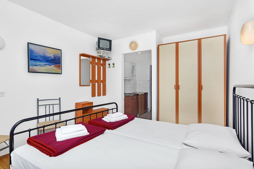 Apartmani Cico Gdinj Exteriör bild