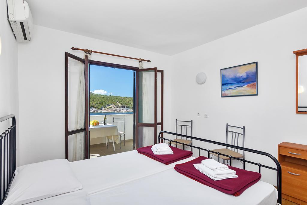 Apartmani Cico Gdinj Exteriör bild