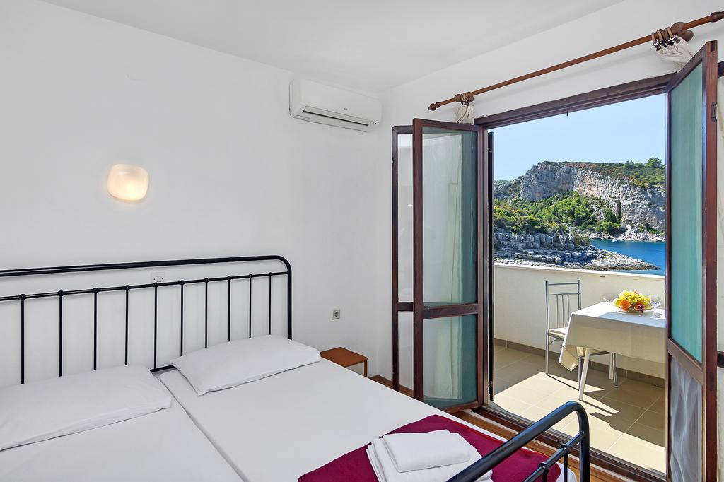 Apartmani Cico Gdinj Exteriör bild