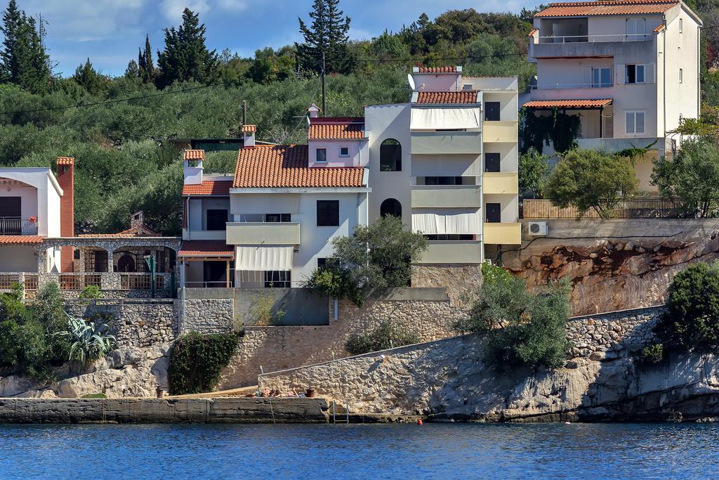 Apartmani Cico Gdinj Exteriör bild