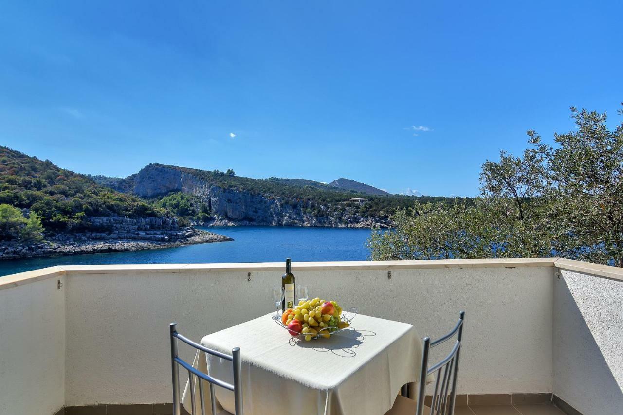 Apartmani Cico Gdinj Exteriör bild