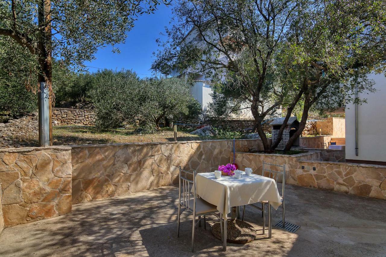 Apartmani Cico Gdinj Exteriör bild